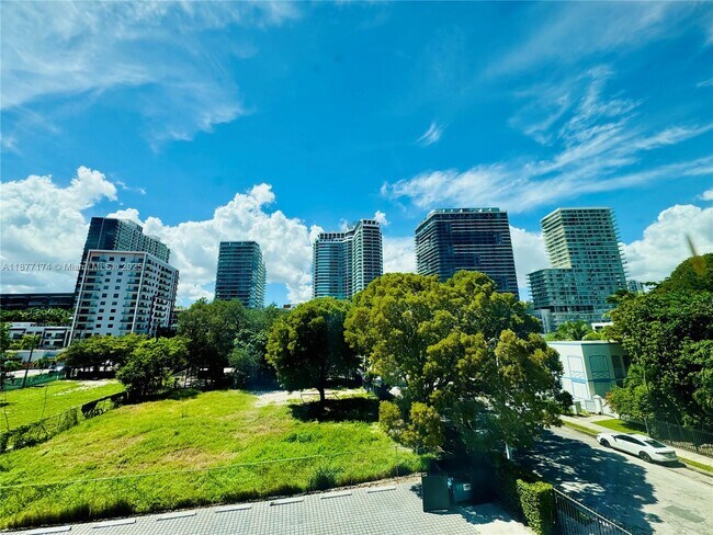 Building Photo - 3224 Biscayne Blvd