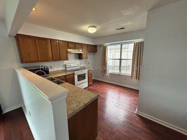 Building Photo - 461 Charter Oak Dr