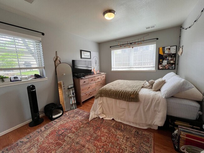 Building Photo - Beautiful Condo in Greeley