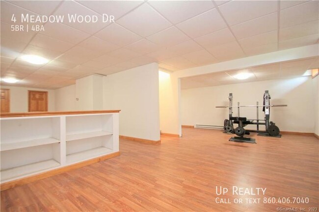 Building Photo - 4 Meadow Wood Dr