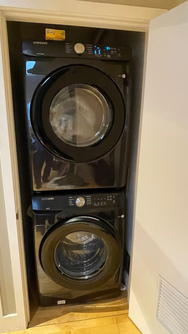 Building Photo - 190 15th St