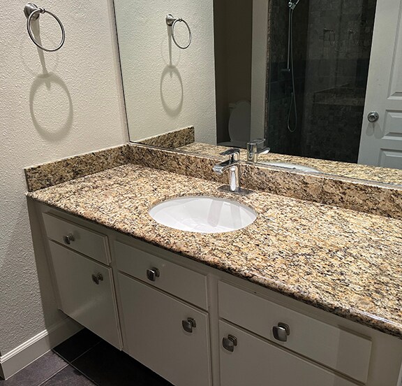 Building Photo - 8400 De Longpre Ave