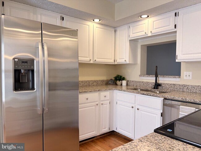 Building Photo - 2120 Commissary Cir