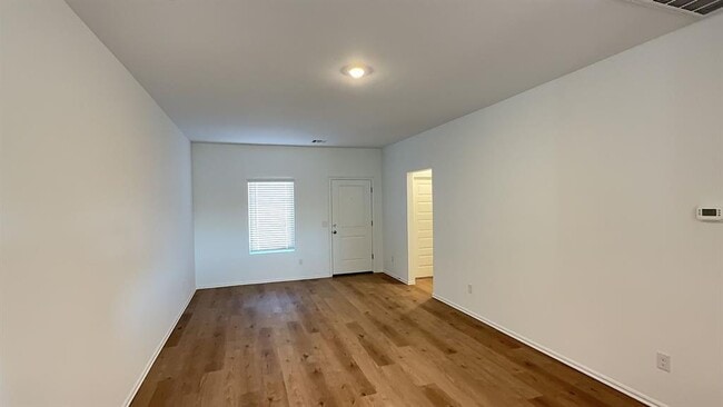 Building Photo - 504 SW 11th St