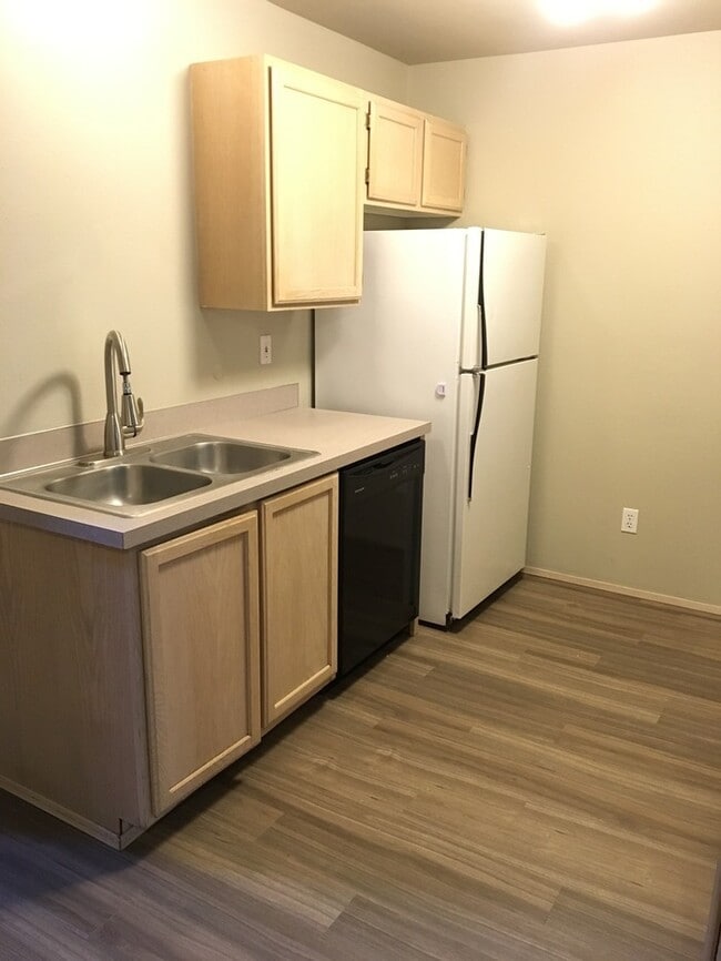 Building Photo - Orting 3bdr 1.5 bath Townhouse w/ garage