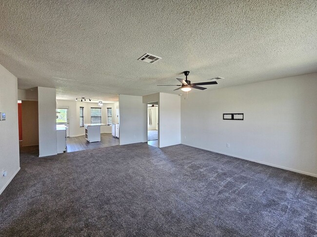 Building Photo - HUD / SECTION 8 ACCEPTED - RENT SPECIAL - AVAILABLE NOW!