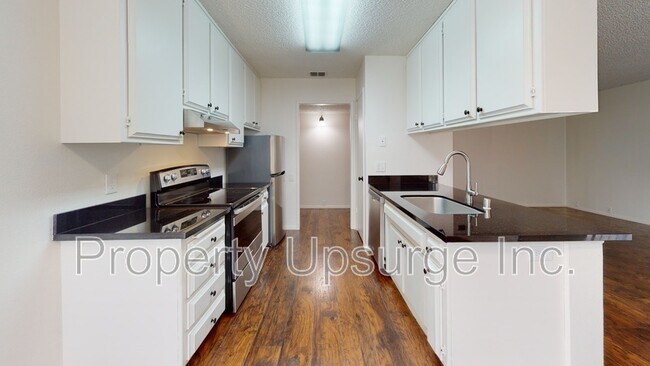 Building Photo - Lakeside