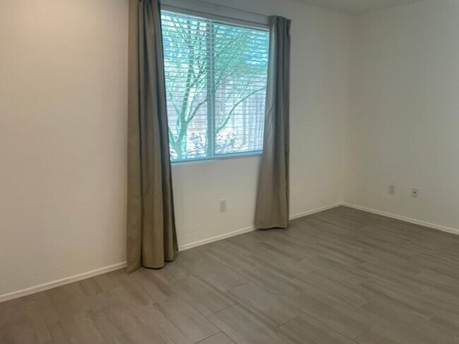 Building Photo - 7750 S Crested Spring Dr