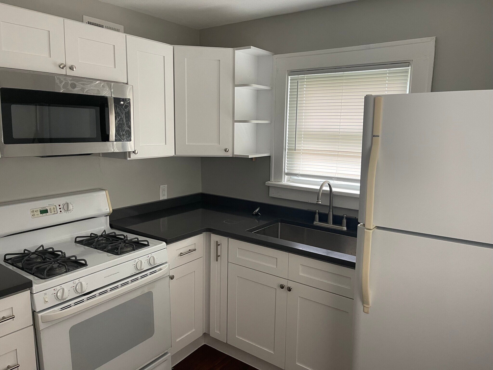 Building Photo - 8215 Rutledge St