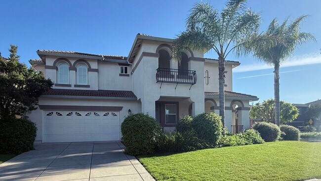 Building Photo - New listing! Bright and Spacious, Close to Parks and Trails