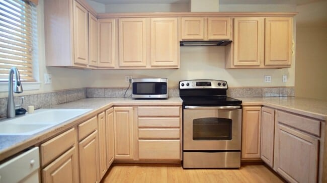 Building Photo - 4732 Manitoba Dr