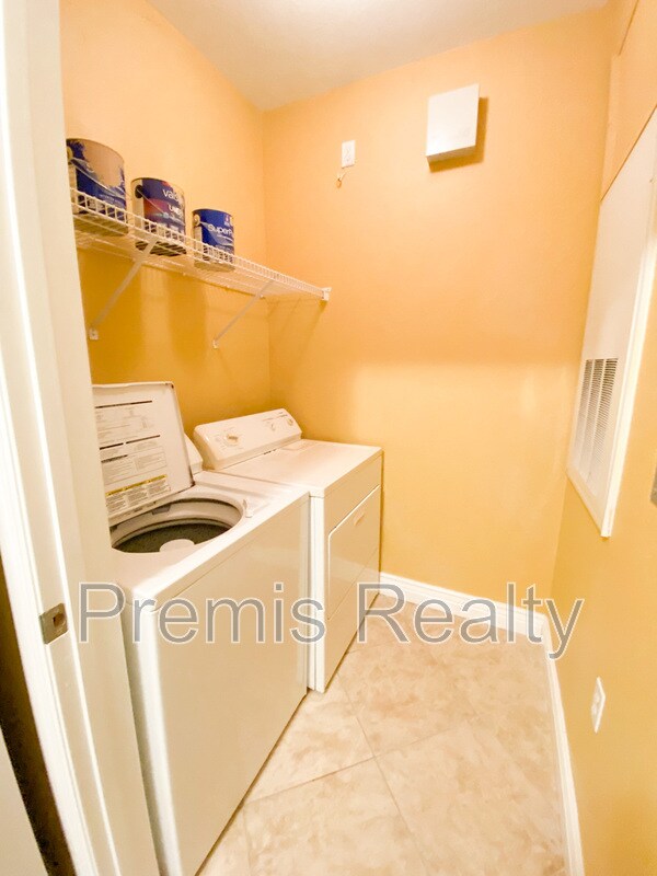 Building Photo - 2755 Via Capri