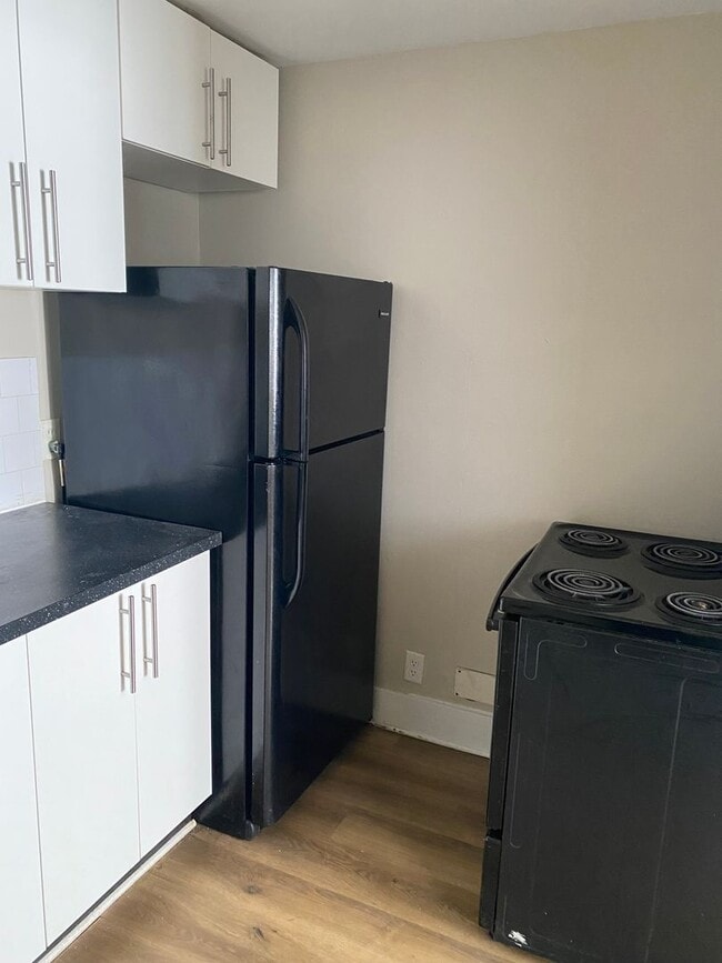 Building Photo - 1177-1177 1/2 Lilley Ave