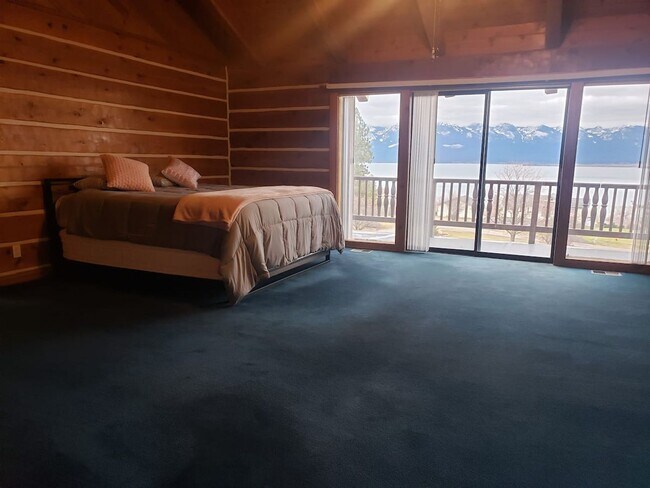 Building Photo - Log Home with close public lake access - A...