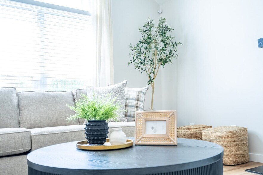 Building Photo - 18 Huntcliff Dr