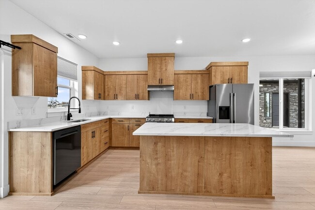 Building Photo - BRAND NEW TOWNHOME IN REXBURG WITH GARAGE