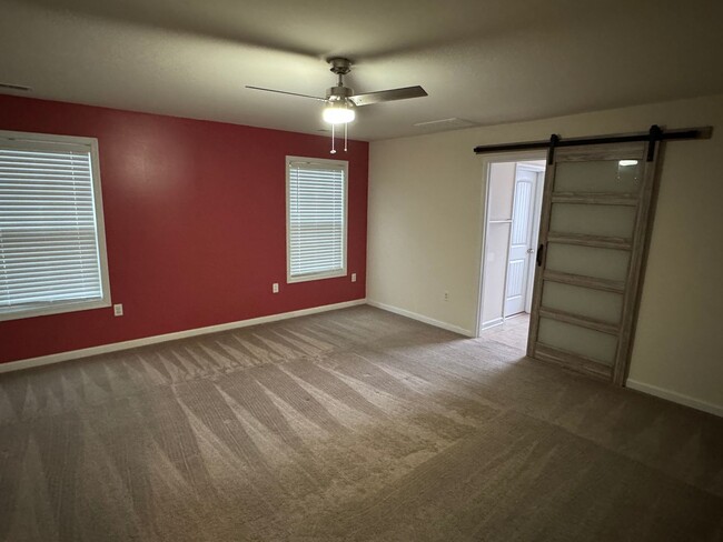 Building Photo - Spacious Three Story Transitional Home in ...