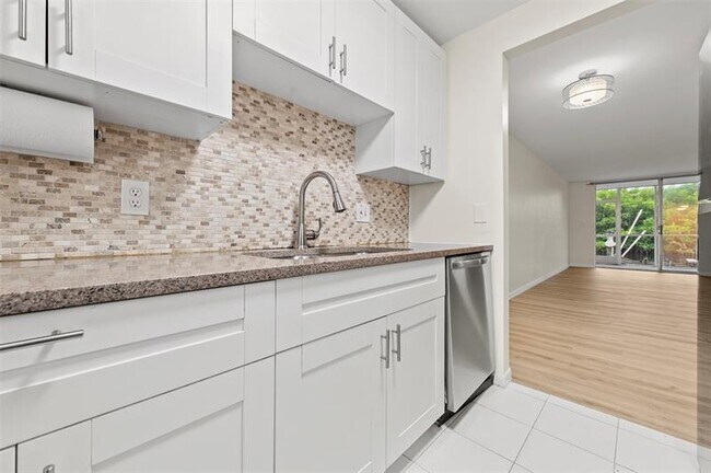 Building Photo - 689 NE 6th Ct
