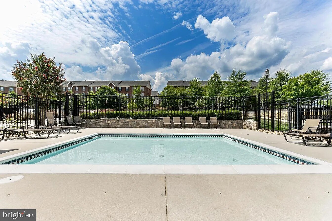 Building Photo - 15240 Torbay Way