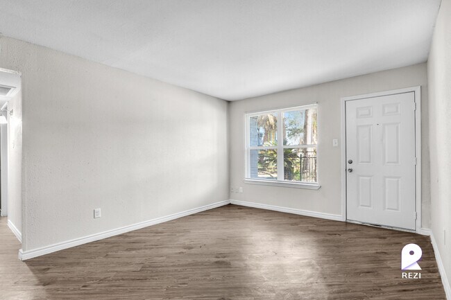 Building Photo - 11810 Algonquin Dr