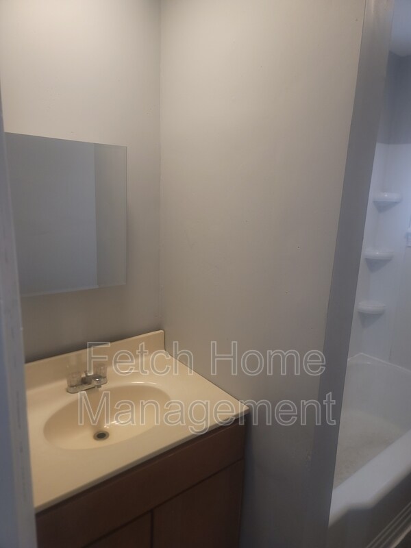 Building Photo - 264 W Cottage Pl