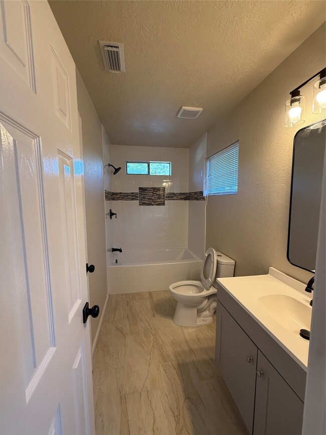 Building Photo - 14159 Running Bear Dr