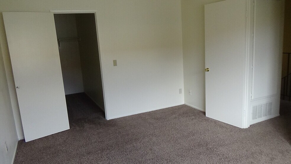 Master Bed - 712 Summerwood Ln