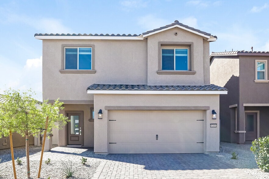 Primary Photo - 1701 Desert Path Ave