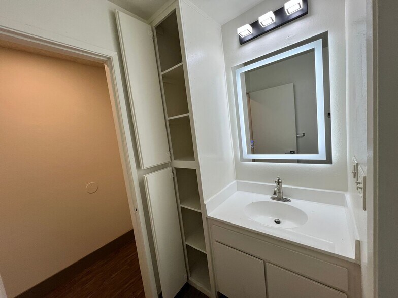 Building Photo - 3735 S Canfield Ave