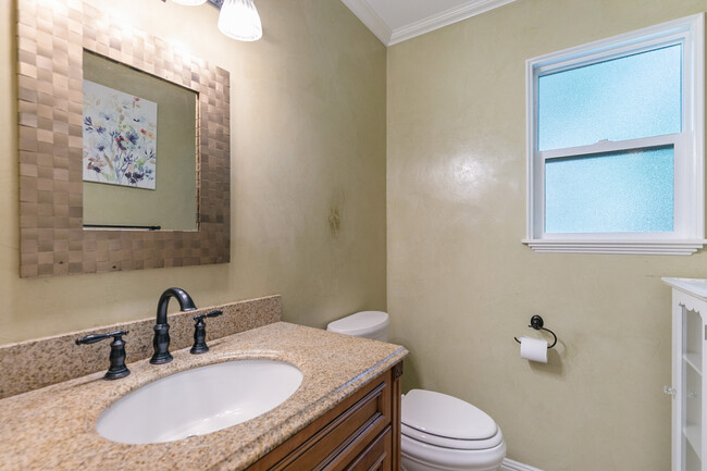 Building Photo - 817 Nadelhorn Dr