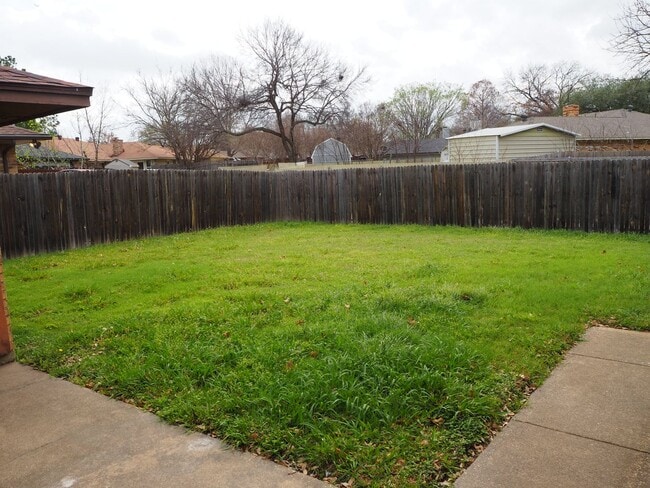 Building Photo - 1934 Maxwell Dr