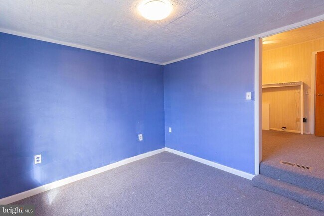 Building Photo - 48 Turf Ln