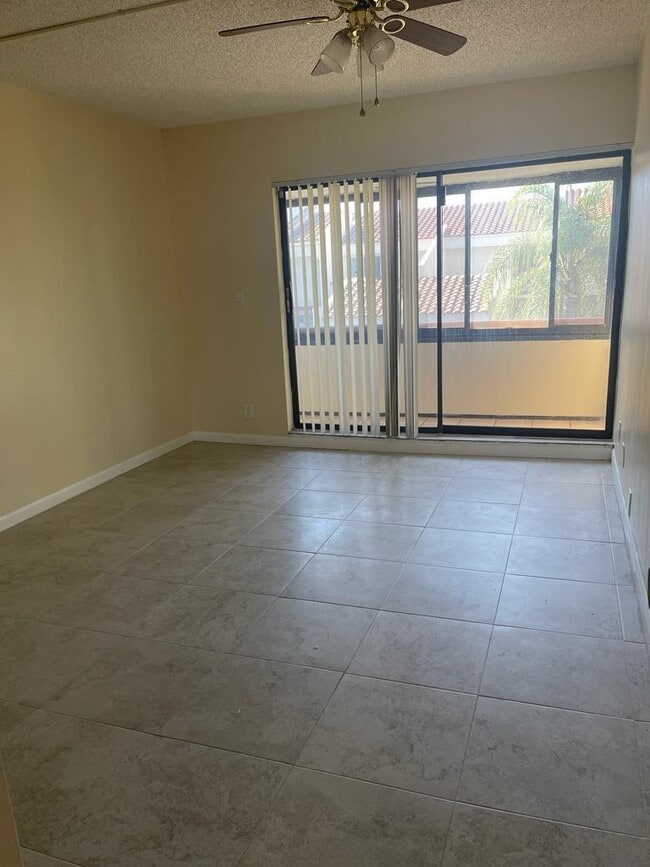 Building Photo - 6521 Racquet Club Dr