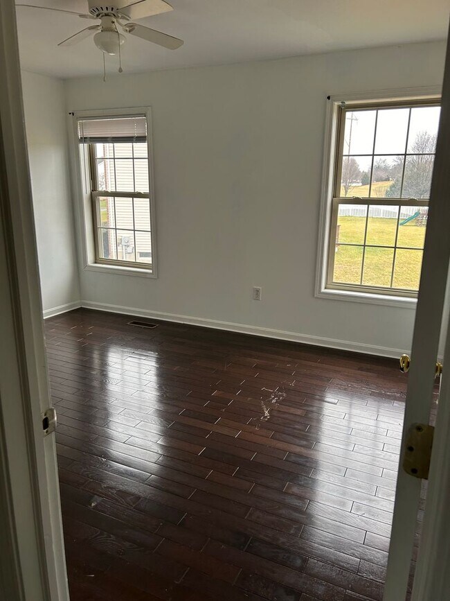 Building Photo - 2045 Nena Dr