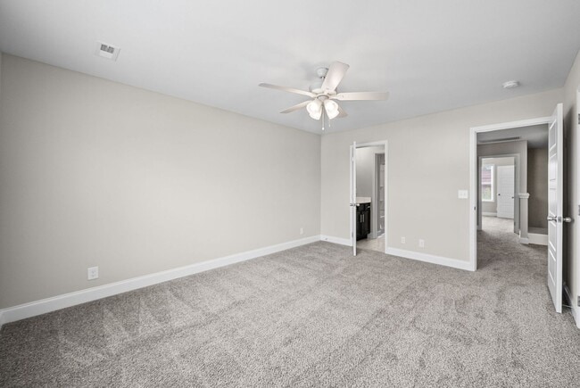 Building Photo - Two Bedroom with Garage!