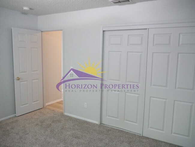 Building Photo - 2801-2803 Lerwick Rd