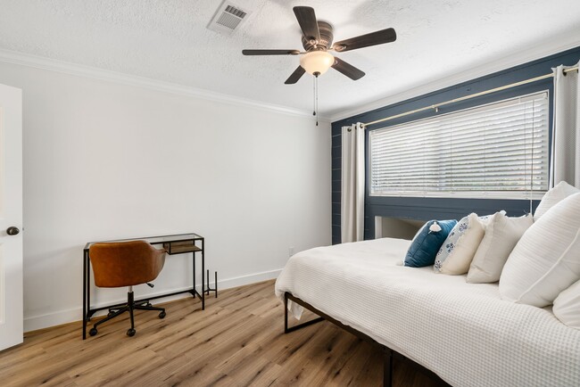 Building Photo - 3203 Poe Dr