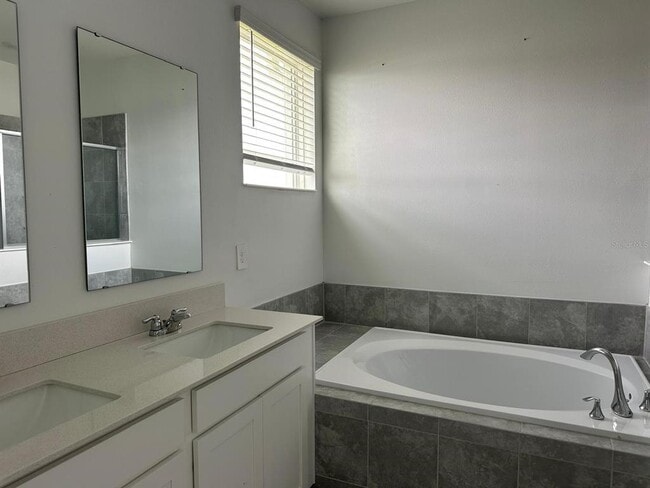 Building Photo - 265 Bogey Dr
