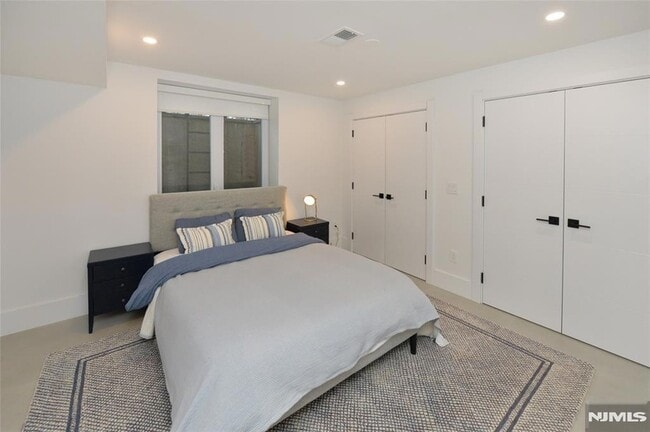 Building Photo - 65 Franklin St