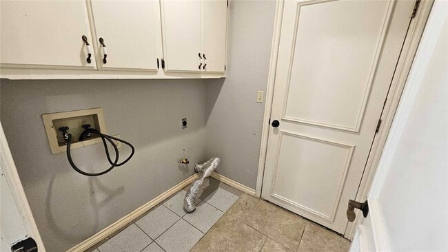 Building Photo - 1212 Knights Bridge Rd