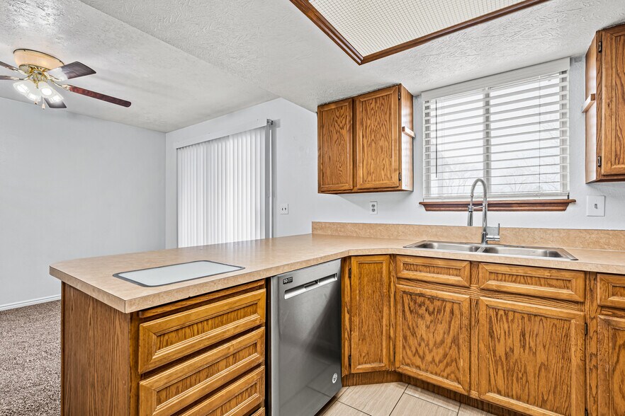 Building Photo - 4860 Freedom Ave