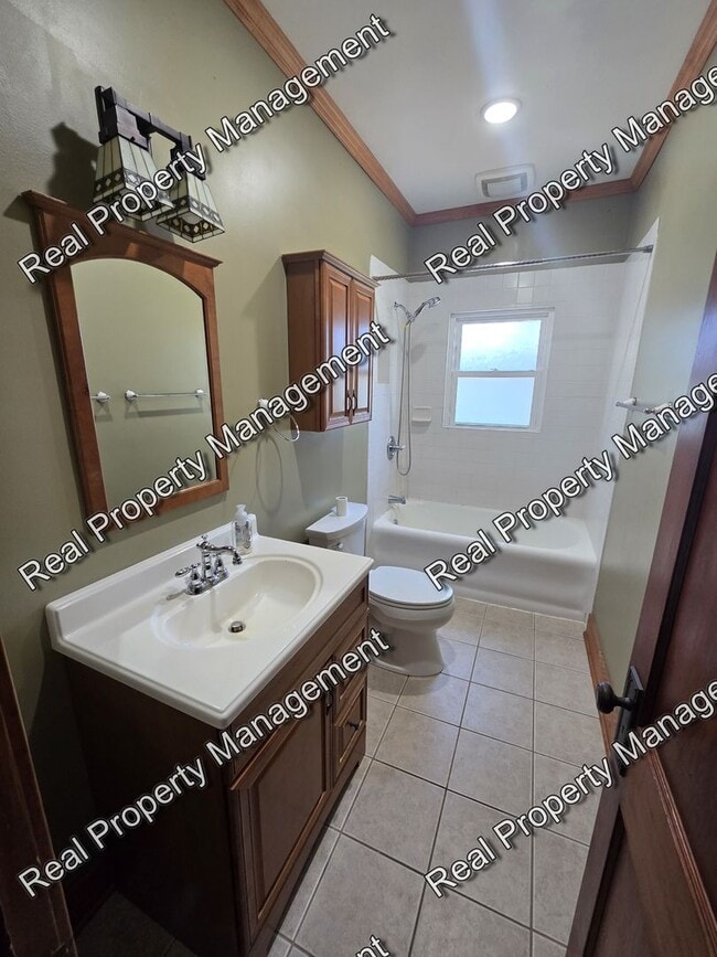 Building Photo - Charming Three Bedroom Ranch