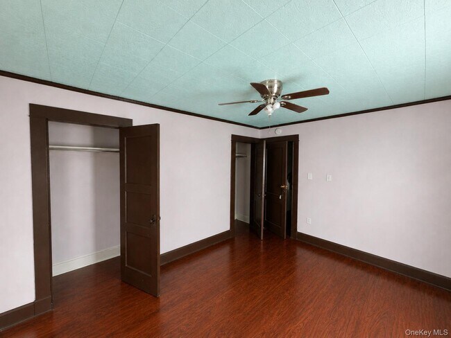 Building Photo - 39 Crescent Pl