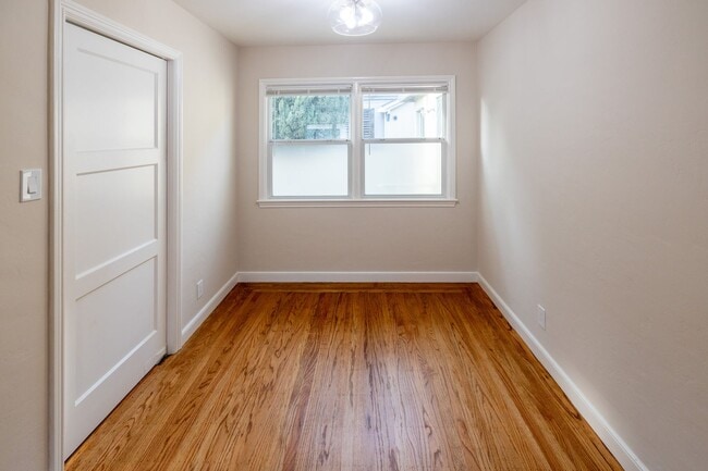 Building Photo - 600 S Idaho St