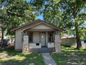 Building Photo - Remodeled Like New 2 Bedroom 1 Bath