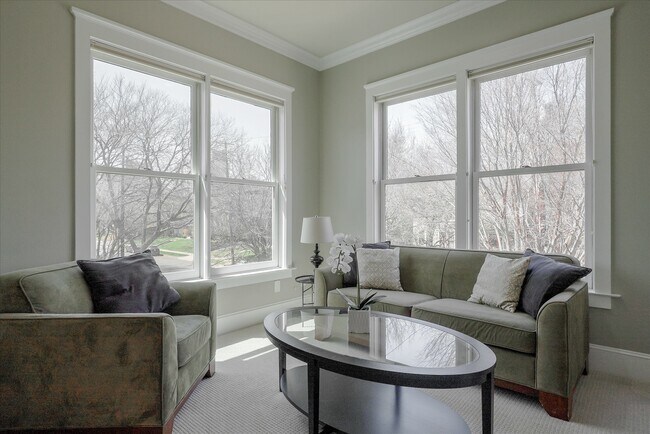 Building Photo - 2618 Thomas Ave