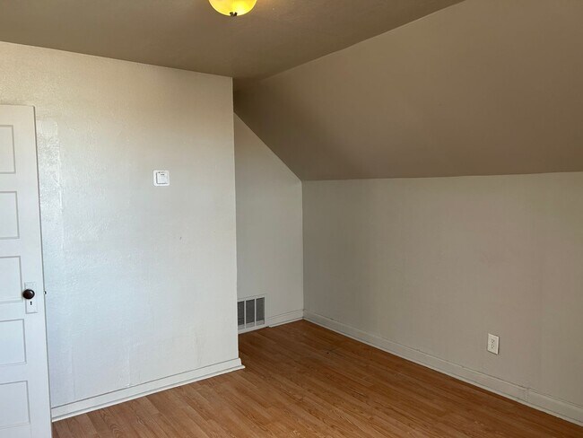 Building Photo - 279 W Railroad Ave