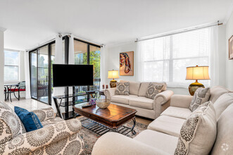 Building Photo - 600 Egret Cir