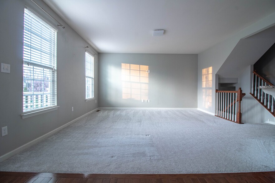 Building Photo - 143 Margaretta Dr