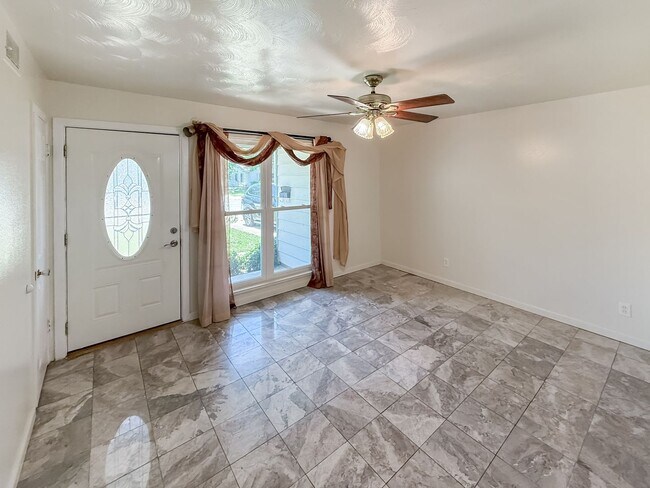 Building Photo - Charming Updated Home in Prime Irving Loca...